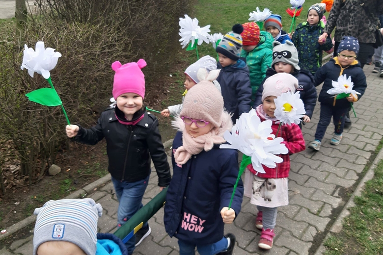 Pierwszy dzień wiosny przywitały przedszkolaki