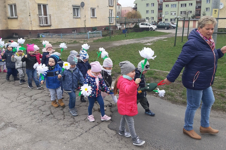 Pierwszy dzień wiosny przywitały przedszkolaki