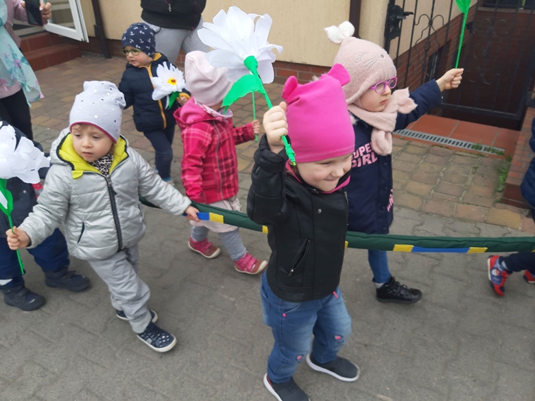 Pierwszy dzień wiosny przywitały przedszkolaki