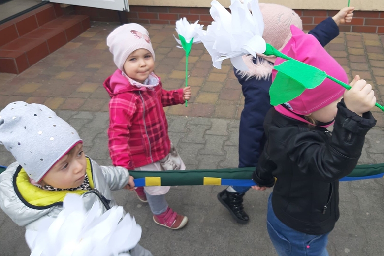 Pierwszy dzień wiosny przywitały przedszkolaki