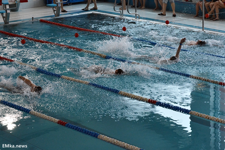 Mistrzostwa na średzkim basenie
