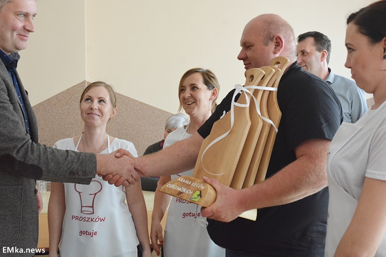 Pierwszy konkurs kulinarny w drugiej edycji konkursu "Najlepsze w powiecie średzkim"