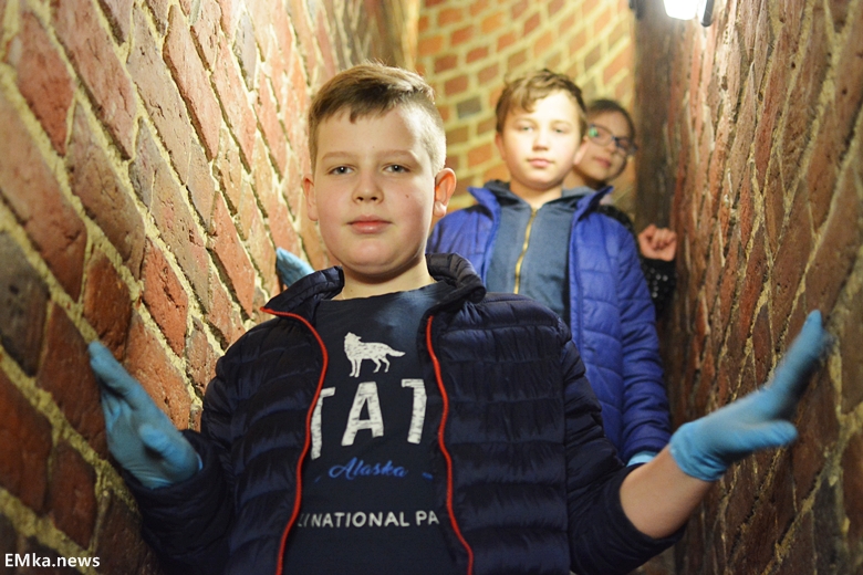 Harcerze wysprzątali wieżę widokową w Środzie Śląskiej