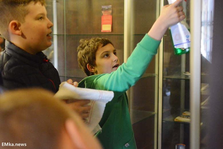 Harcerze wysprzątali wieżę widokową w Środzie Śląskiej