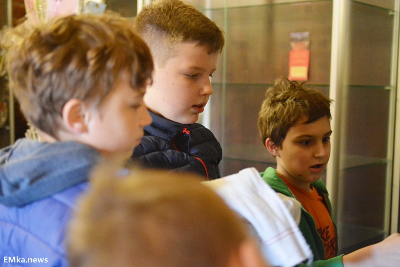 Harcerze wysprzątali wieżę widokową w Środzie Śląskiej