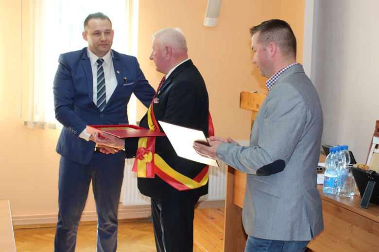 Wręczenie tytułu radnemu Bolesławowi Stachurskiemu