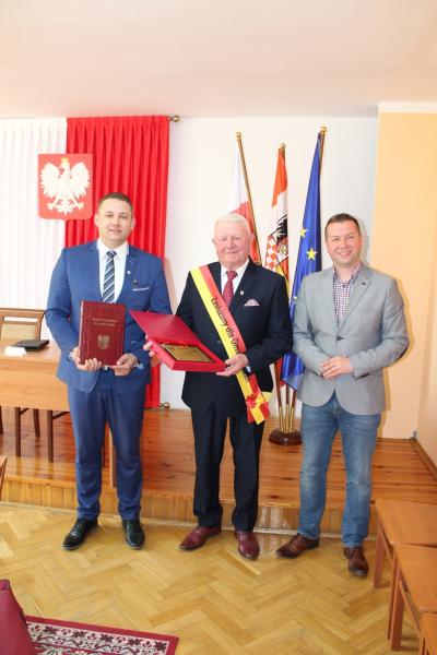 Wręczenie tytułu radnemu Bolesławowi Stachurskiemu