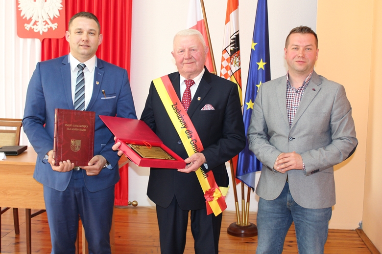 Wręczenie tytułu radnemu Bolesławowi Stachurskiemu