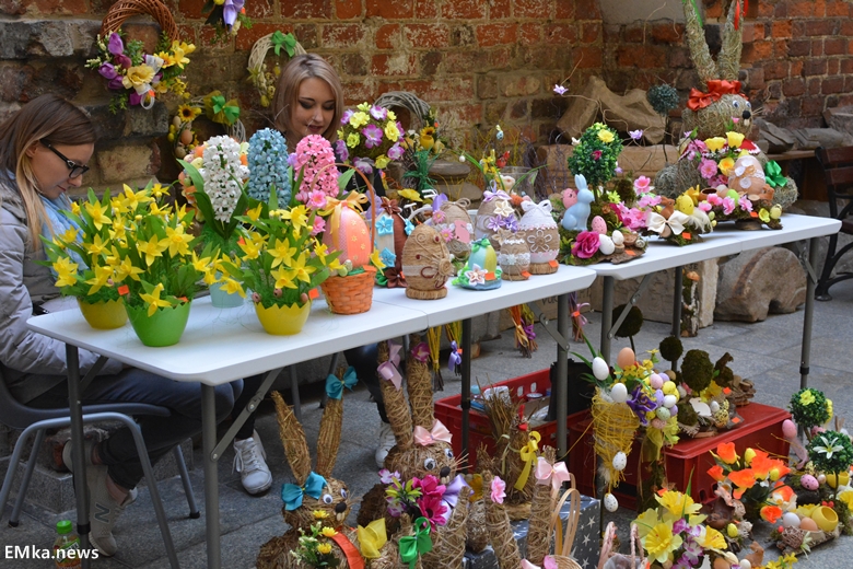 Jarmark Wielkanocny na dziedzińcu muzeum