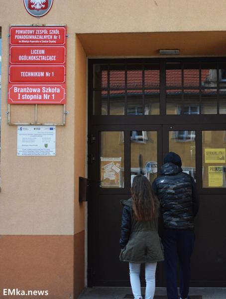 Kolejny dzień strajku nauczycieli w powiecie średzkim