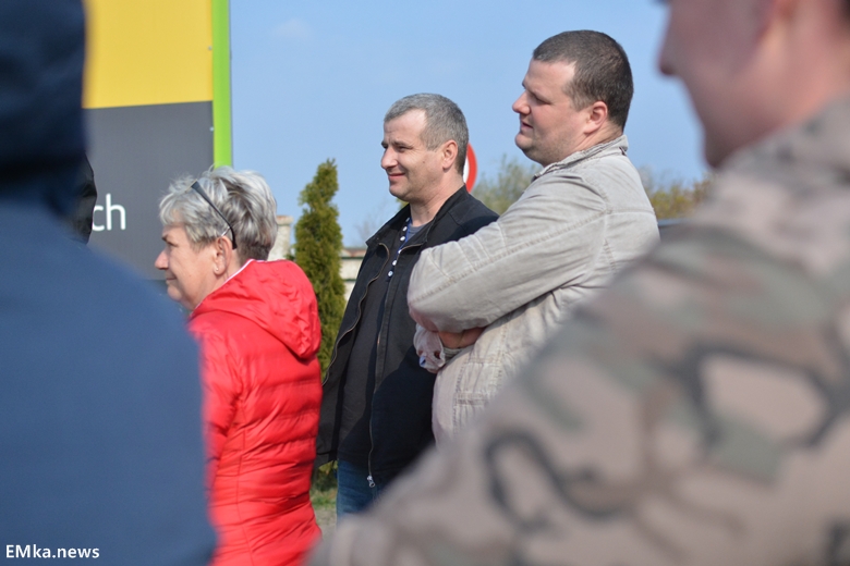 Spotkanie mieszkańców z reporterem przy sortowni