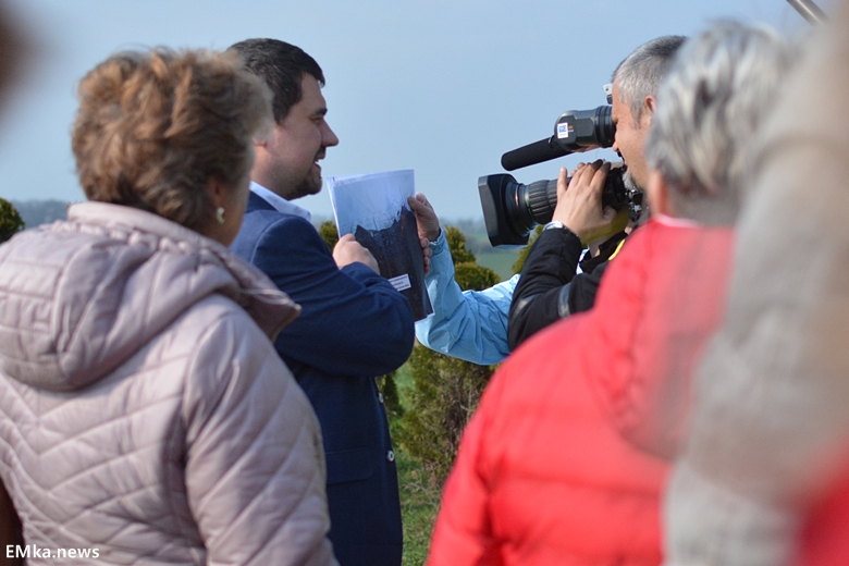 Spotkanie mieszkańców z reporterem przy sortowni