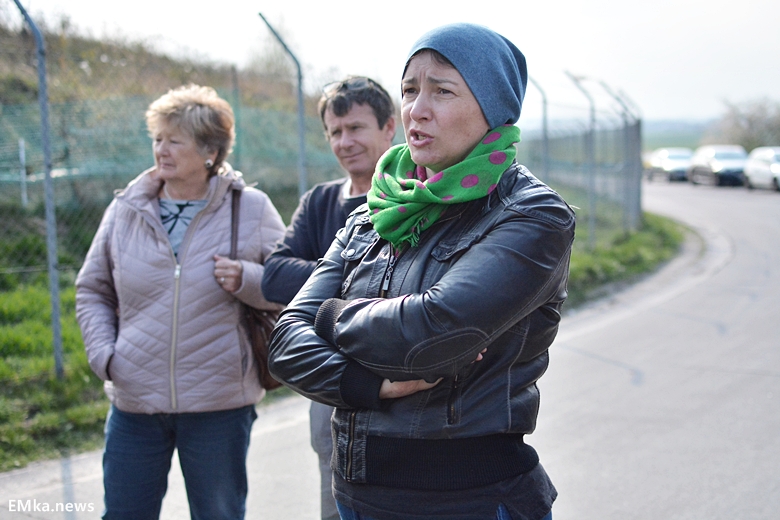 Spotkanie mieszkańców z reporterem przy sortowni