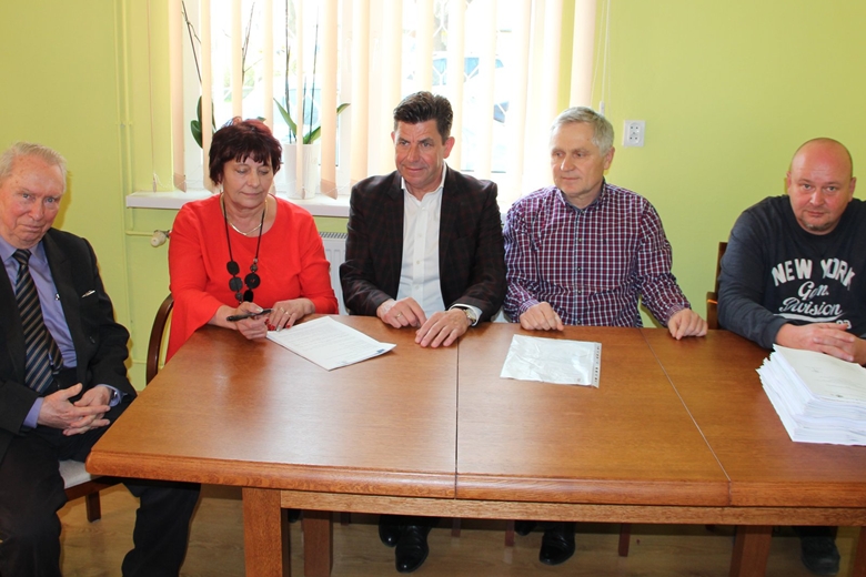 Podpisanie umowy w gminie