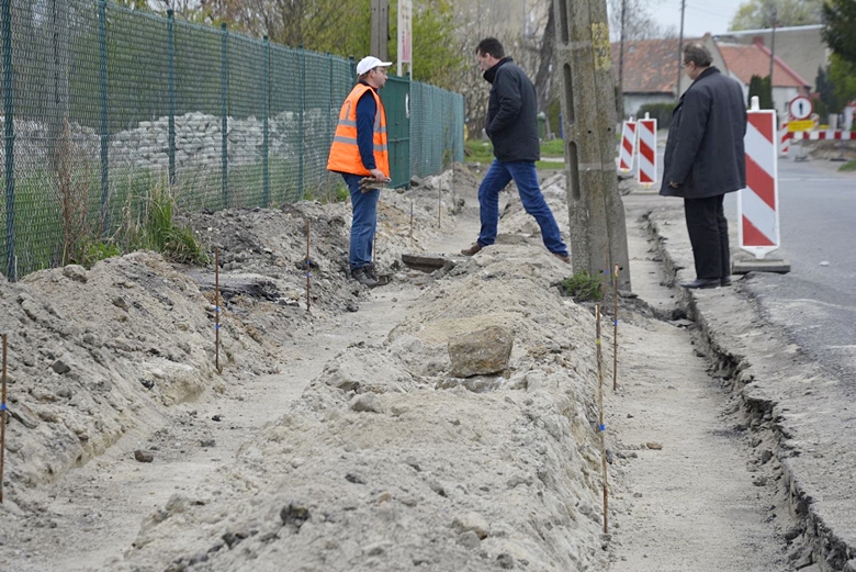 Trwa przebudowa drogi w gminie Udanin