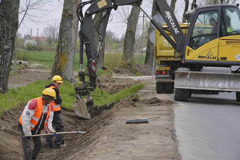 Trwa przebudowa drogi w gminie Udanin
