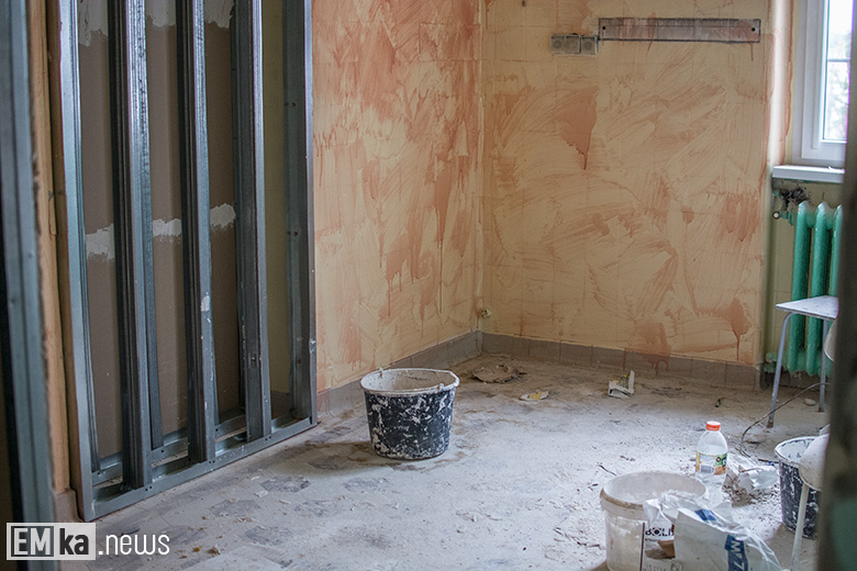 Wnętrza budynku po szpitalu w Środzie Śląskiej