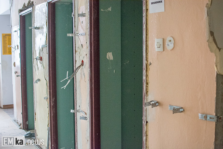 Wnętrza budynku po szpitalu w Środzie Śląskiej