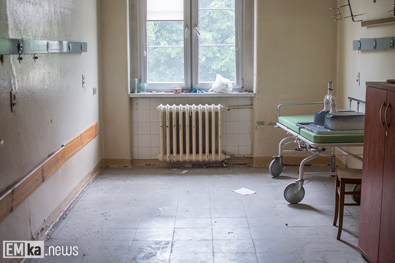Wnętrza budynku po szpitalu w Środzie Śląskiej