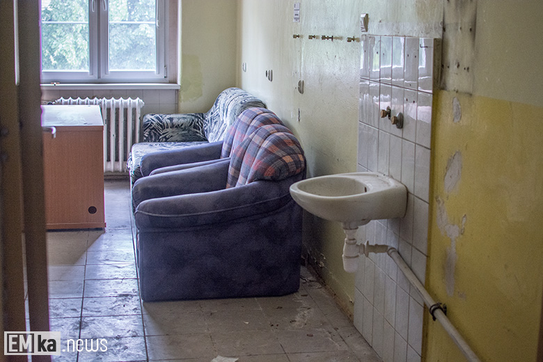 Wnętrza budynku po szpitalu w Środzie Śląskiej