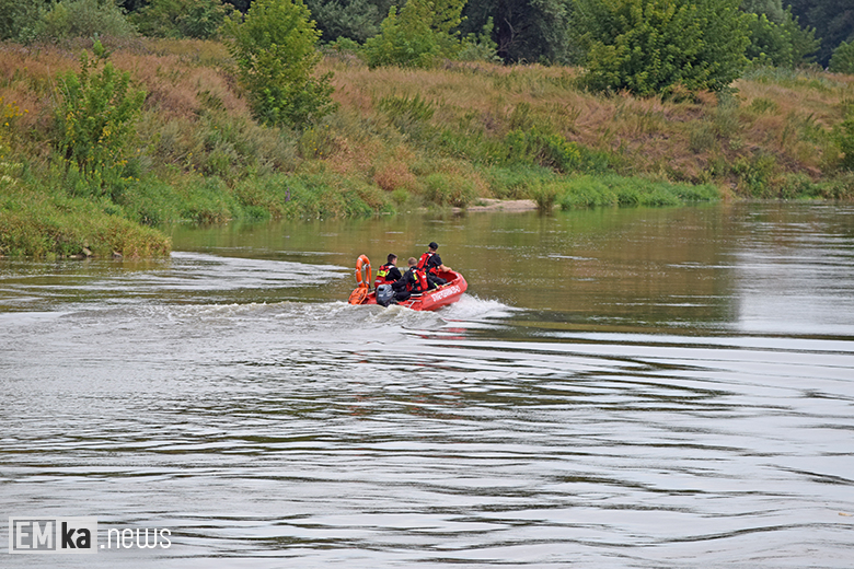 Strażacy sprawdzali sytuację na rzece Odrze