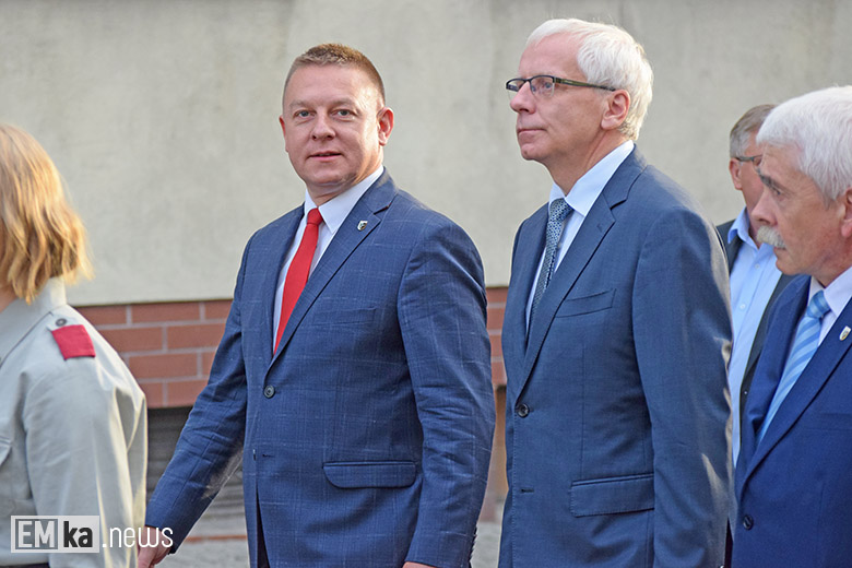 Obchody Święta Wojska Polskiego na rynku dolnym w Środzie Śląskiej