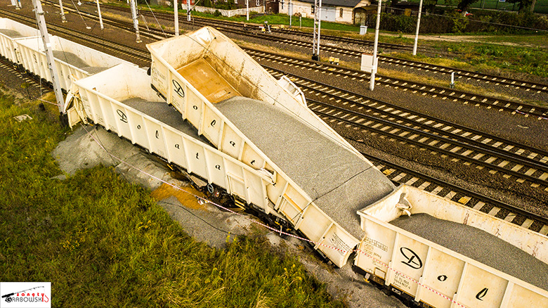 Pociąg towarowy wypadł z torów