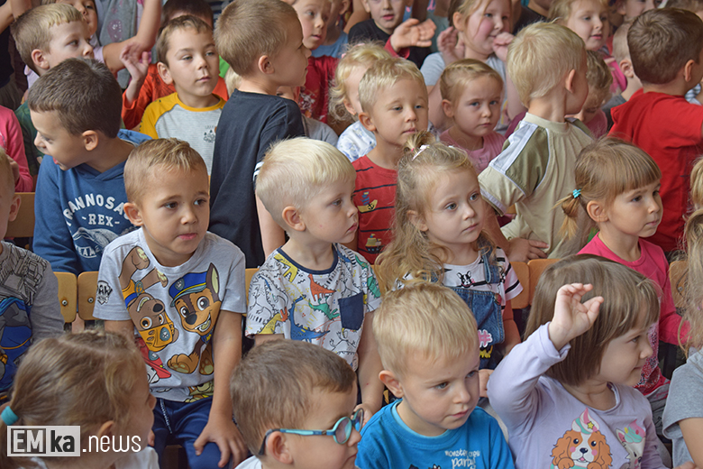 "Rzepka" w wykonaniu rodziców w przedszkolu w Malczycach