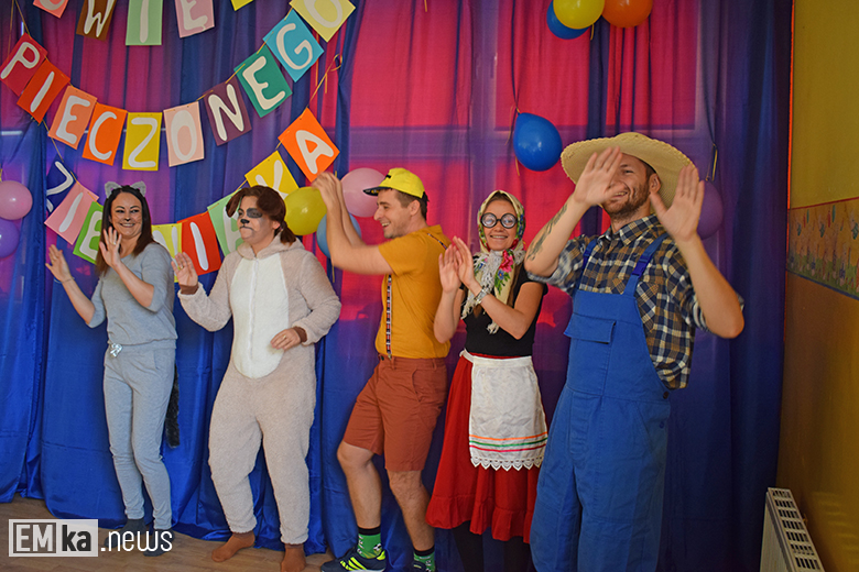 "Rzepka" w wykonaniu rodziców w przedszkolu w Malczycach