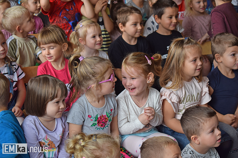 "Rzepka" w wykonaniu rodziców w przedszkolu w Malczycach