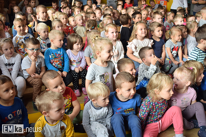 "Rzepka" w wykonaniu rodziców w przedszkolu w Malczycach