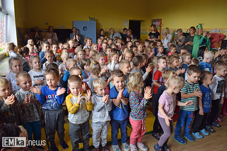 "Rzepka" w wykonaniu rodziców w przedszkolu w Malczycach