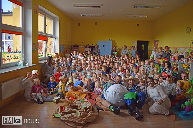 "Rzepka" w wykonaniu rodziców w przedszkolu w Malczycach