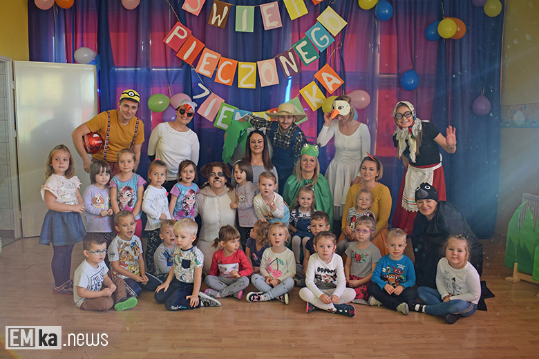 "Rzepka" w wykonaniu rodziców w przedszkolu w Malczycach