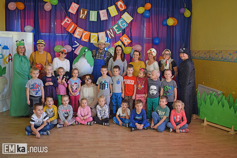 "Rzepka" w wykonaniu rodziców w przedszkolu w Malczycach