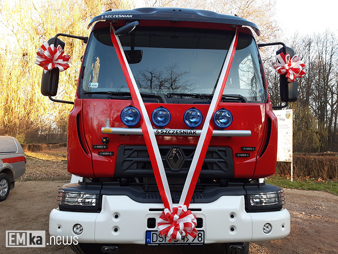 Przekazanie wozu strażackiego