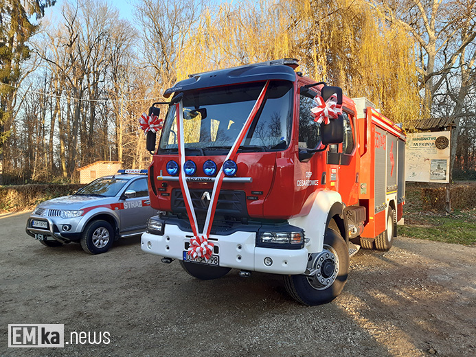 Przekazanie wozu strażackiego