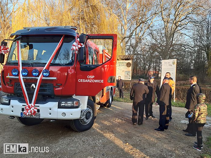 Przekazanie wozu strażackiego
