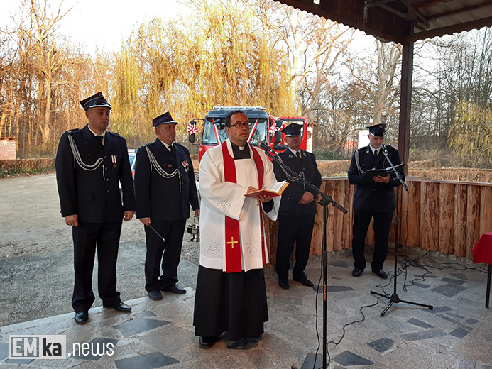 Przekazanie wozu strażackiego