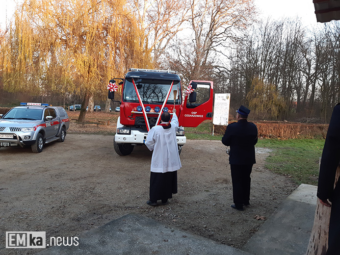 Przekazanie wozu strażackiego