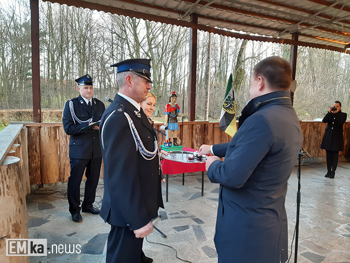 Przekazanie wozu strażackiego