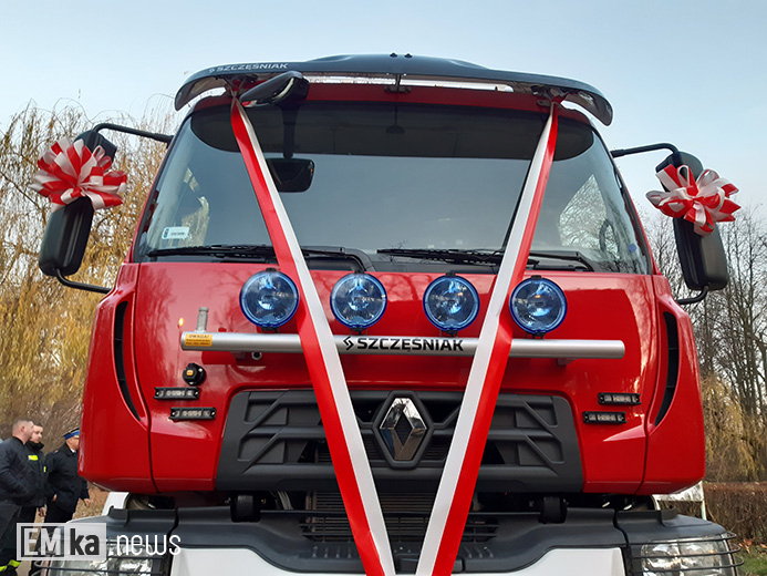 Przekazanie wozu strażackiego