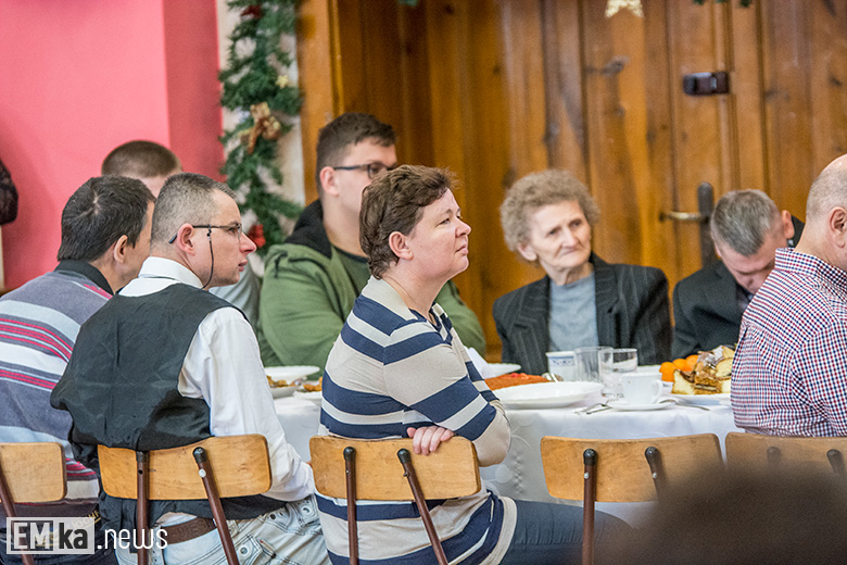 Przedświąteczne spotkanie i jasełka podopiecznych Środowiskowego Domu Samopomocy