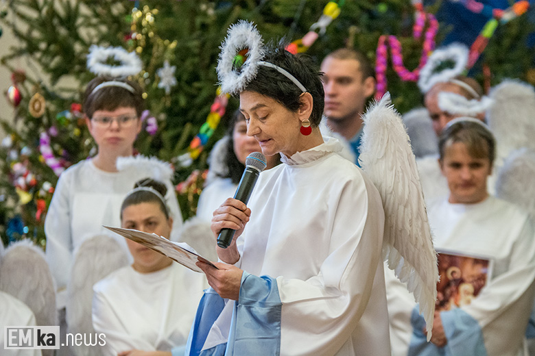 Przedświąteczne spotkanie i jasełka podopiecznych Środowiskowego Domu Samopomocy