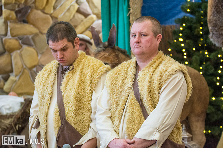 Przedświąteczne spotkanie i jasełka podopiecznych Środowiskowego Domu Samopomocy