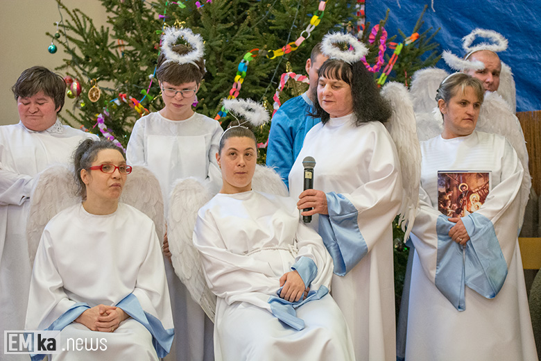 Przedświąteczne spotkanie i jasełka podopiecznych Środowiskowego Domu Samopomocy