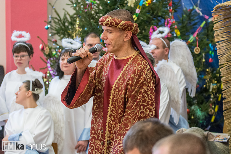 Przedświąteczne spotkanie i jasełka podopiecznych Środowiskowego Domu Samopomocy