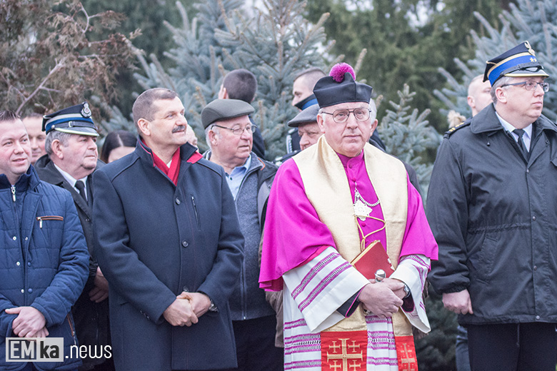 Przekazanie auta strażakom