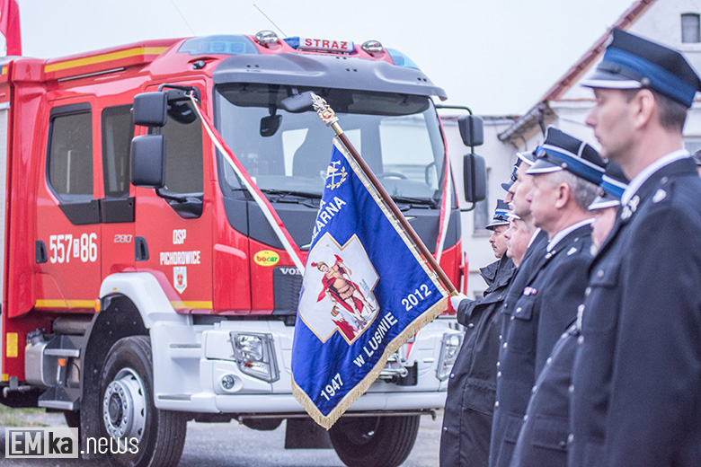 Przekazanie auta strażakom