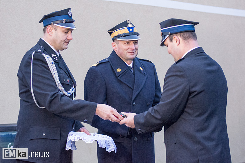 Przekazanie auta strażakom